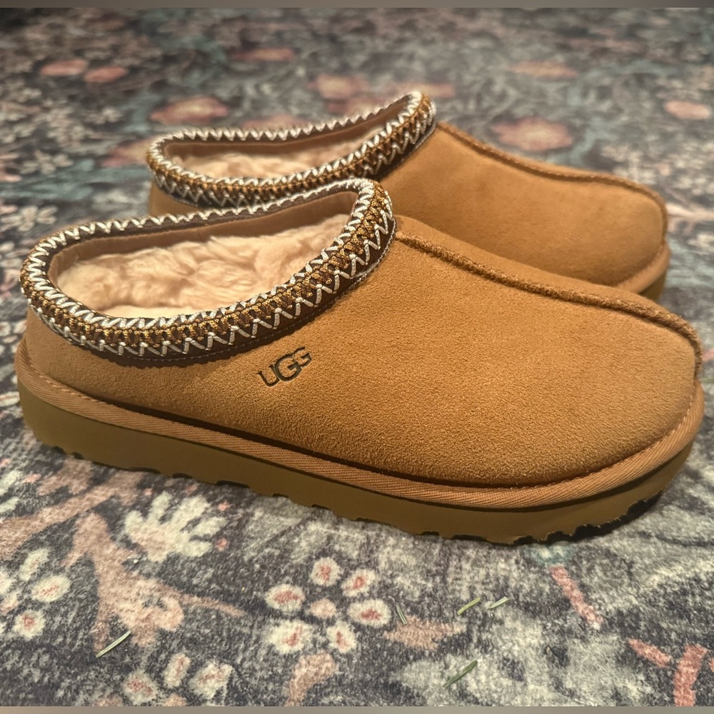 UGG Chestnut Tasman Size 8